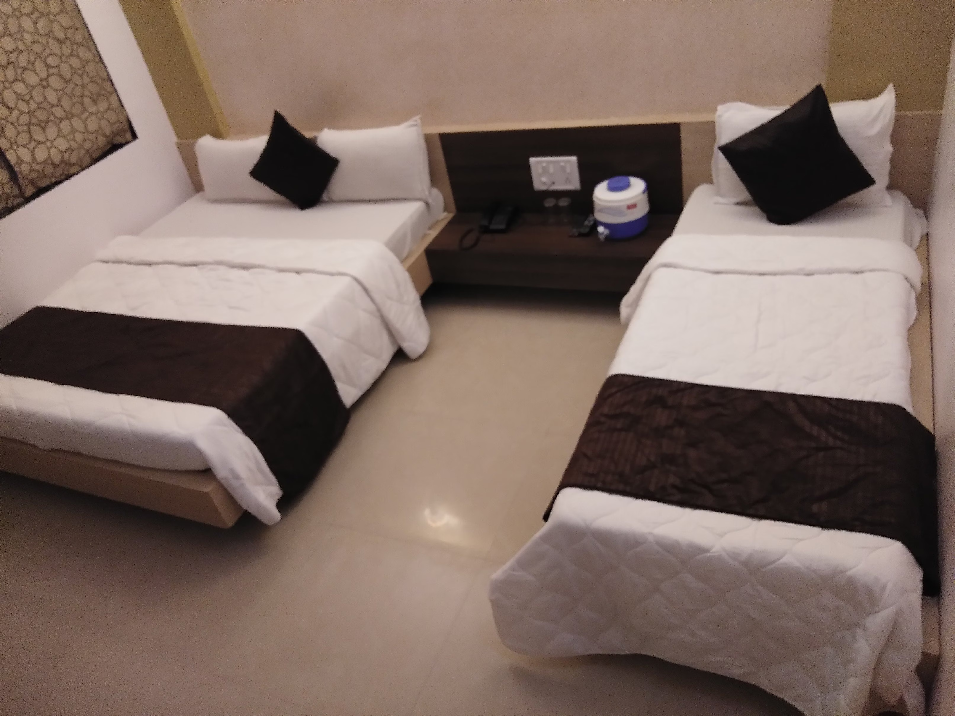 Comfortable Triple Bed Room at Hotel Somnath Atithigruh, perfect for small families visiting Somnath.